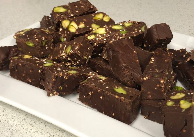 Turrón de Chocolate con Pistachos y Quinoa Tostada en MyCook