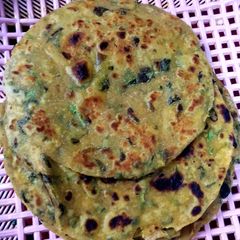 Methi thepla A picture of Methi thepla.