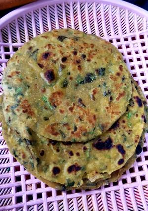 A picture of Methi thepla.