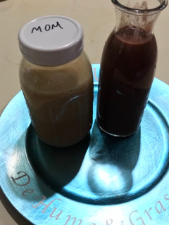 Una foto de Leche de frutos secos y Batido de frutas del bosque
