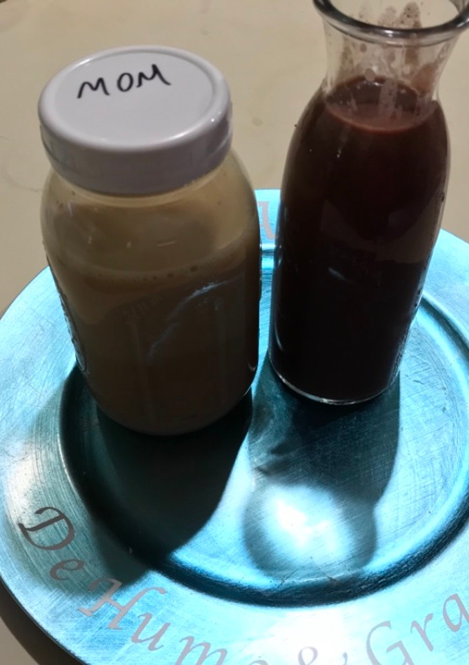 Una foto de Leche de frutos secos y Batido de frutas del bosque