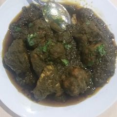 A picture of Palak chicken.
