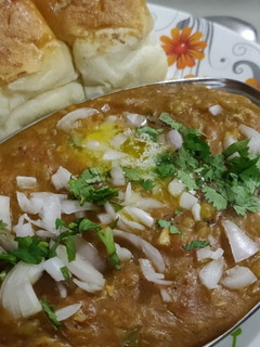 ભાજી પાઉં બોમ્બે સ્ટાઇલ રેસીપી મુખ્ય ફોટો
