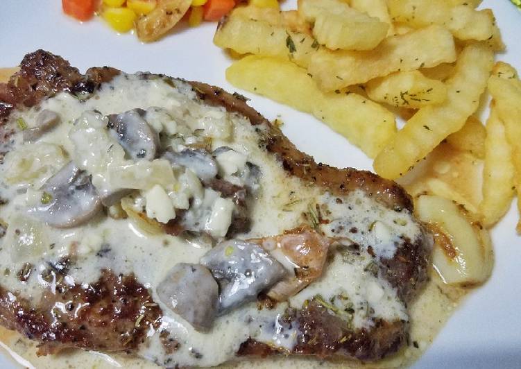 Steak with Butter Mushroom Sauce