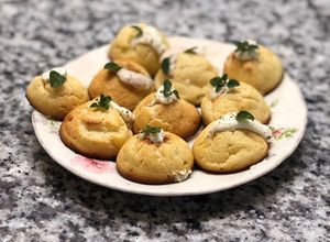 Una foto de Pate au choux (masa bomba) para profiteroles y eclairs