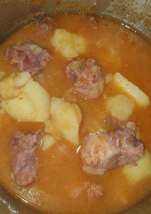 Foto principal de Patatas guisadas con costillas adobadas