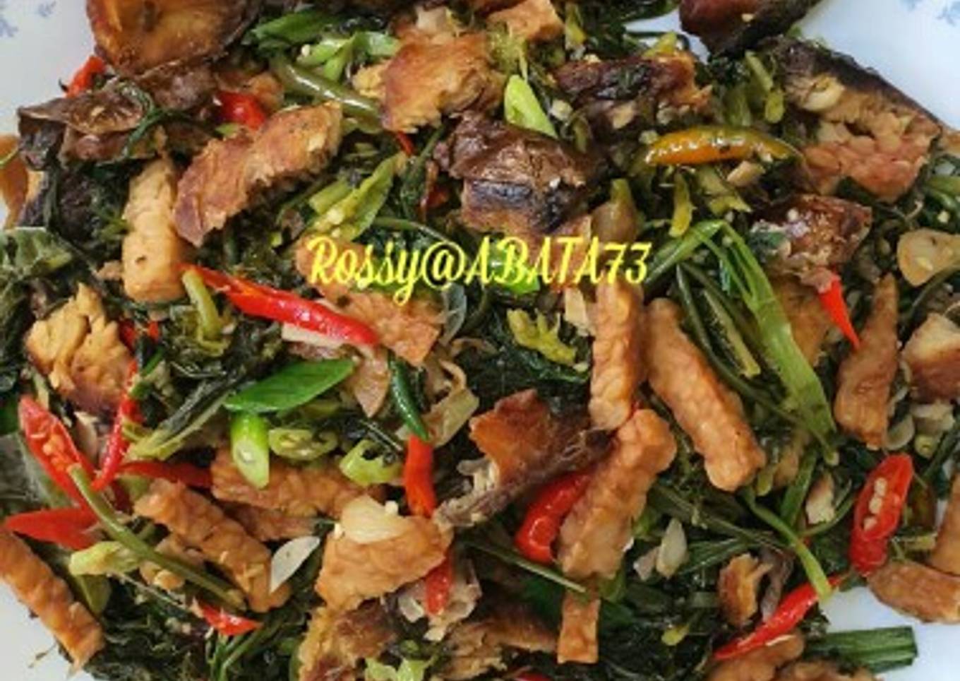 Oseng Daun Pepaya Kangkung Ikan Manyung Asap