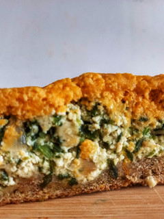 Una foto de Tarta de espinaca y ricotta con masa integral 🌿🍃
