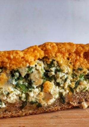 Una foto de Tarta de espinaca y ricotta con masa integral 🌿🍃
