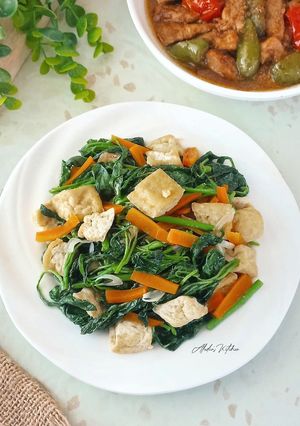 Foto resep Tumis Bayam Tahu Wortel