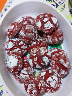 Una foto de Cookies Red Velvet craqueladas