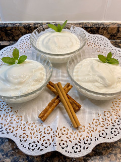 Una foto de Yogur casero sin azúcar, sin yogurtera!