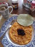 Omelette de cebolla con canela y chipotle