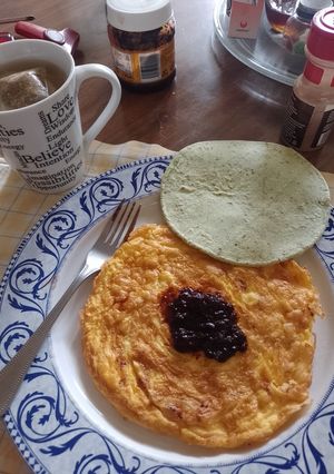Una foto de Omelette de cebolla con canela y chipotle