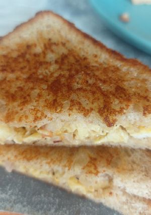ডিমের ভূর্জি স্যান্ডউইচ (dimer bhurji sandwich recipe in Bengali) রেসিপির প্রধান ছবি
