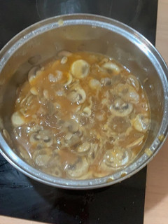 Una foto de Champiñones en salsa