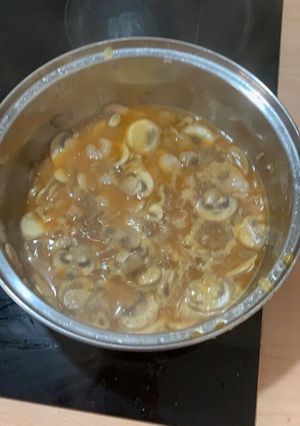 Una foto de Champiñones en salsa