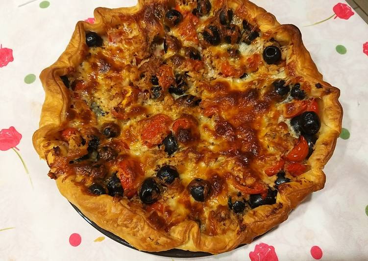 Torta salata tonno, pomodorino e olive