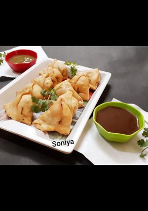 मूंग दाल मिनी समोसा (moong daal mini samosa recipe in hindi) रेसिपी मुख्य फोटो