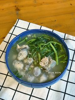 Hình của món Canh Khoai Sọ Rau Nhút Nấu Sườn.