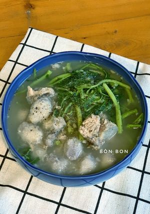 Hình của món Canh Khoai Sọ Rau Nhút Nấu Sườn.