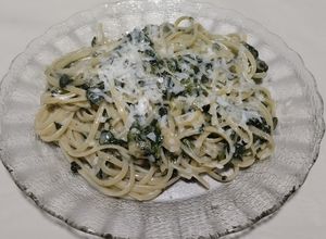 Una foto de Fideos con Salsa de Espinaca abundantes y económicos