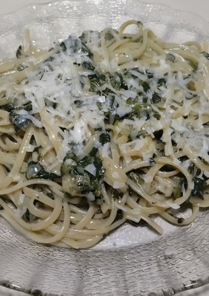 Una foto de Fideos con Salsa de Espinaca abundantes y económicos