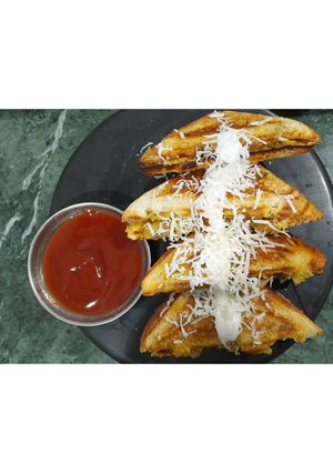 વેજ ચીઝ મેયો સેન્ડવીચ રેસીપી મુખ્ય ફોટો