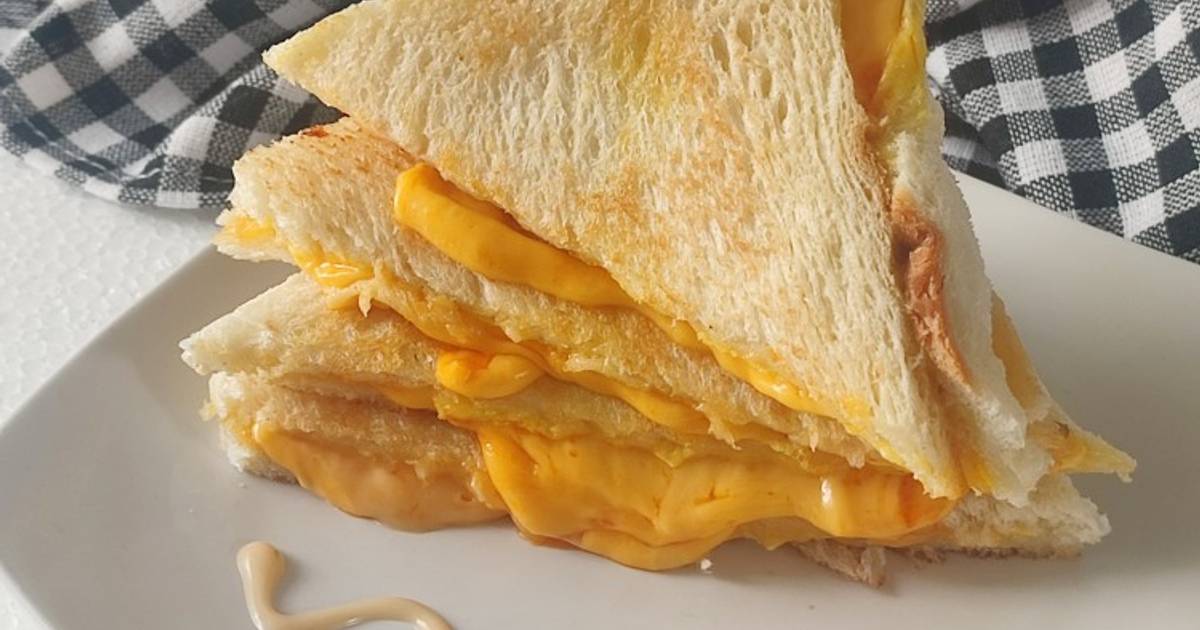 Sandwich keju lumer panggang dengan roti renyah dan keju meleleh di dalam, sempurna untuk camilan cepat