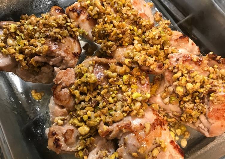 How to Prepare Speedy Chicken thighs with pistachio crust