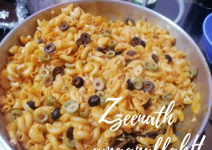 Recipe of Ultimate Olives Loaded Cheesy Desi Style Macaroni