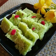 A picture of Coconut Burfi.