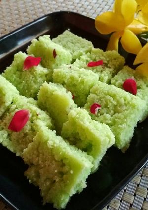 A picture of Coconut Burfi.
