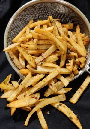 ফ্রেঞ্চ ফ্রাইস(French fries recipe in bengali) রেসিপির প্রধান ছবি