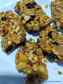 Una foto de ~Barritas de cereal caseras~
