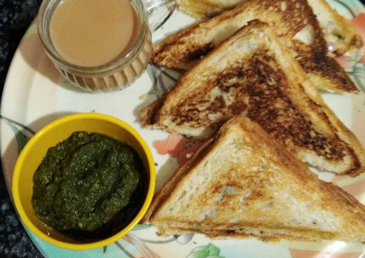 Recipe of Super Quick Homemade Aloo ke sandwich or green chutney or tea