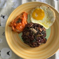 A picture of Mushroom fried brown rice.