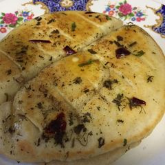 A picture of Domino’s garlic bread.