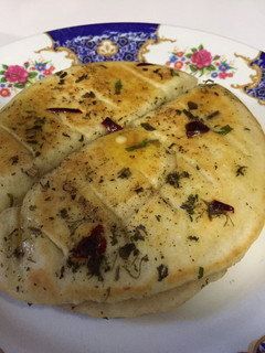 A picture of Domino’s garlic bread.