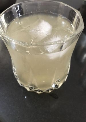 આદુ લીંબુ શરબત (Ginger Lemon Sharbat Recipe In Gujarati) રેસીપી મુખ્ય ફોટો