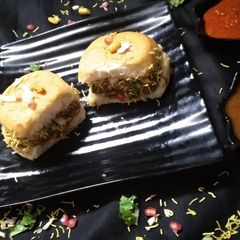 A picture of Dabeli.