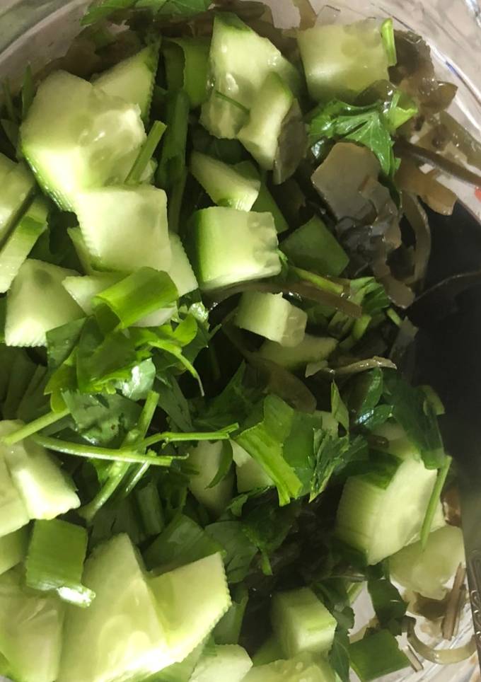 Салат 🥗 с огурцом и морской капустой