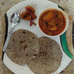 A picture of Missi Roti.