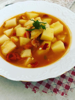 Una foto de Guiso de ajo patatas a lo pobre y a mi manera