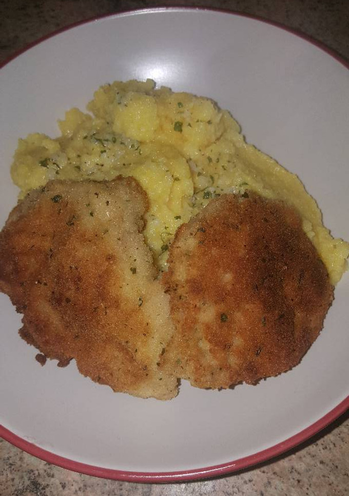Una foto de Polenta con filete de soja rebozado