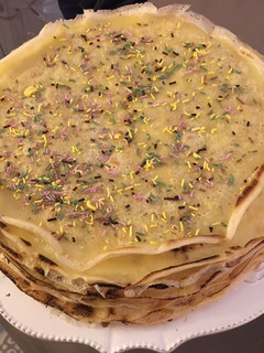 Una foto de Pastel de crêpes a la crema de limón
