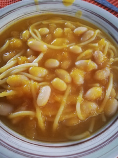 Una foto de Porotos con Riendas