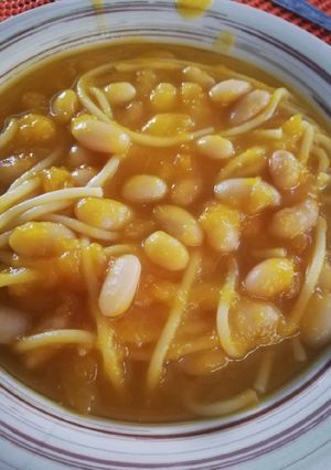 Una foto de Porotos con Riendas