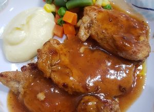 Foto resep Grilled Chicken Steak with Mashed potato & Vegetable (pake teflon)