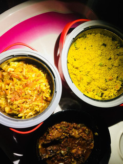 Jollof cous cous wit cabbage sauce ainihin hoton girkin